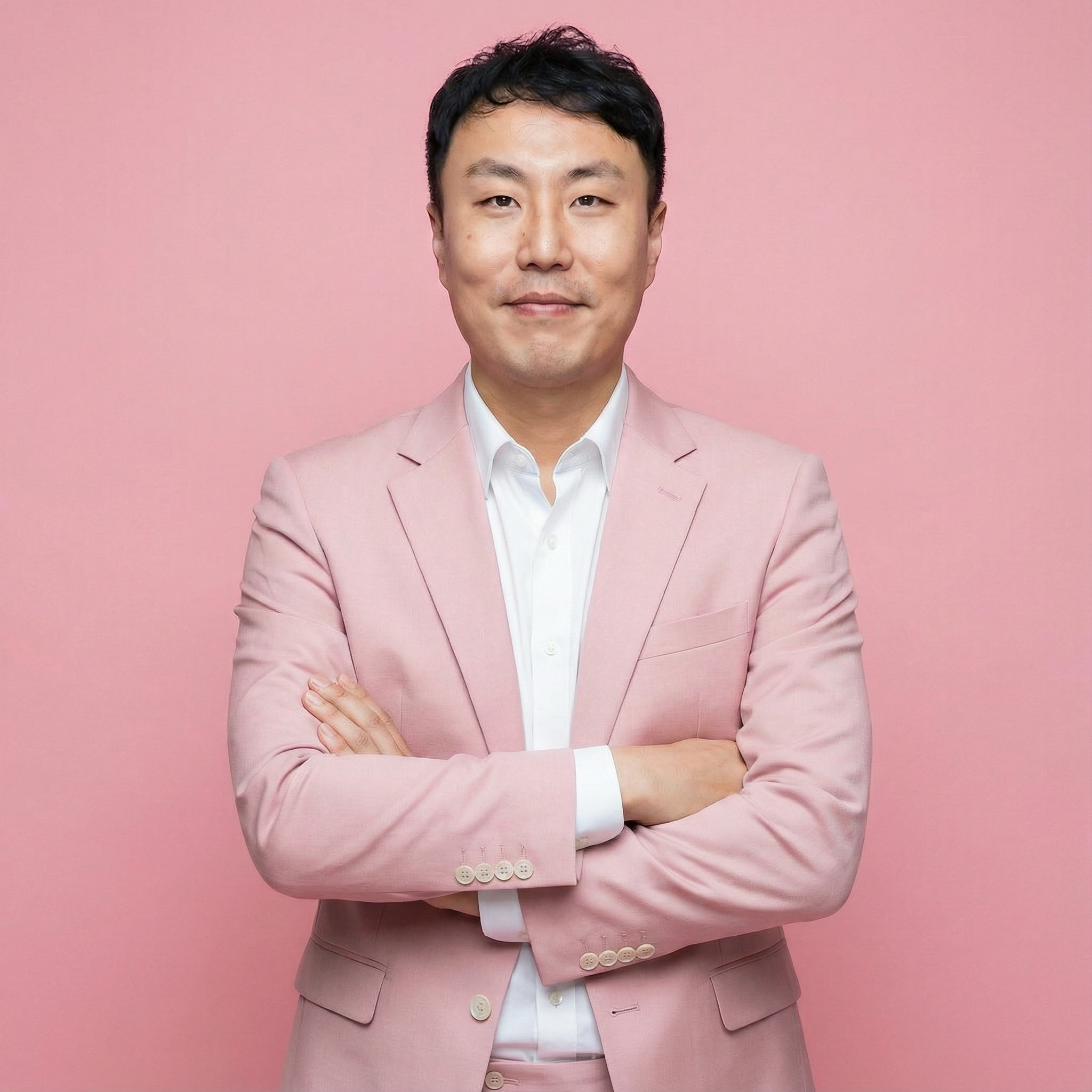 freepik__remove-microphone-change-pose-thay-i-gc-chp__44564